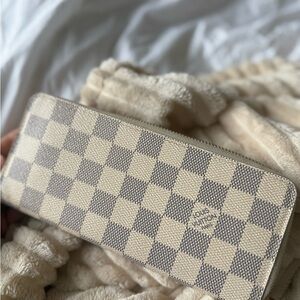 Louis Vuitton Damier Azur Wallet in Cream and Gray